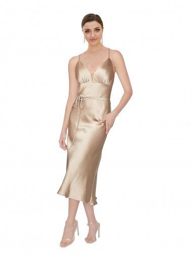 A-Linien V-Ausschnitt Midi Seidiger Satin Kurze Formale Brautjungfernkleider / Abendkleider / Abiballkleider / Cocktailkleider Ausverkauf