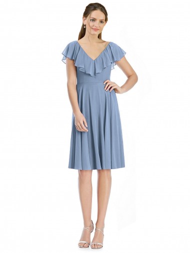 Staubiges Blau A-Linien V-Ausschnitt Knielang Cocktail Chiffon Kurze Brautjungfernkleider Ausverkauf